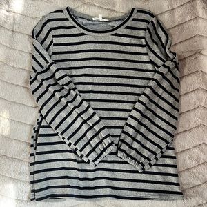 Long bell sleeve thin sweater